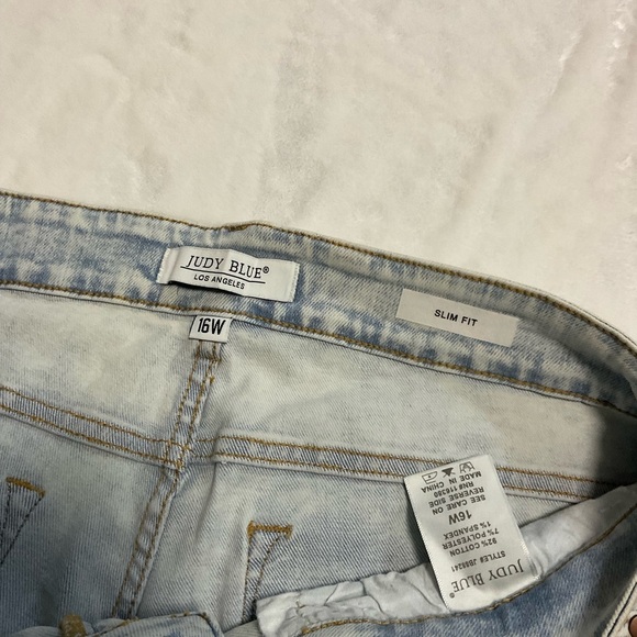 JUDY BLUE High Waist Bleached Slim Fit Jeans - Picture 7 of 9